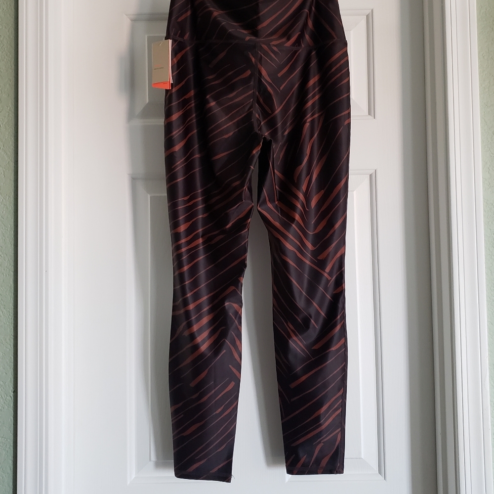 *SALE* H&M Sport Leggings - Picture 2 of 4